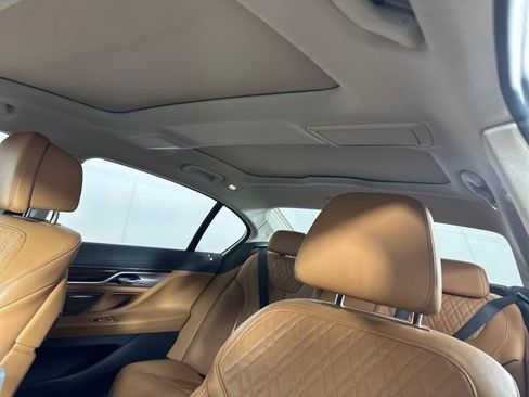 Used 2021 BMW 750i xDrive image 12