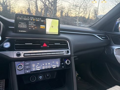 Used 2025 Genesis G70 2.5T w/ Sport Prestige Package image 18