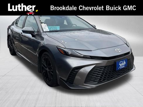 Used 2025 Toyota Camry SE image 1