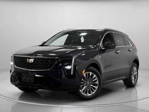 Used 2025 Cadillac XT4 Premium Luxury image 2