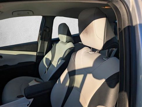 Used 2017 Toyota Prius Prime Advanced image 12