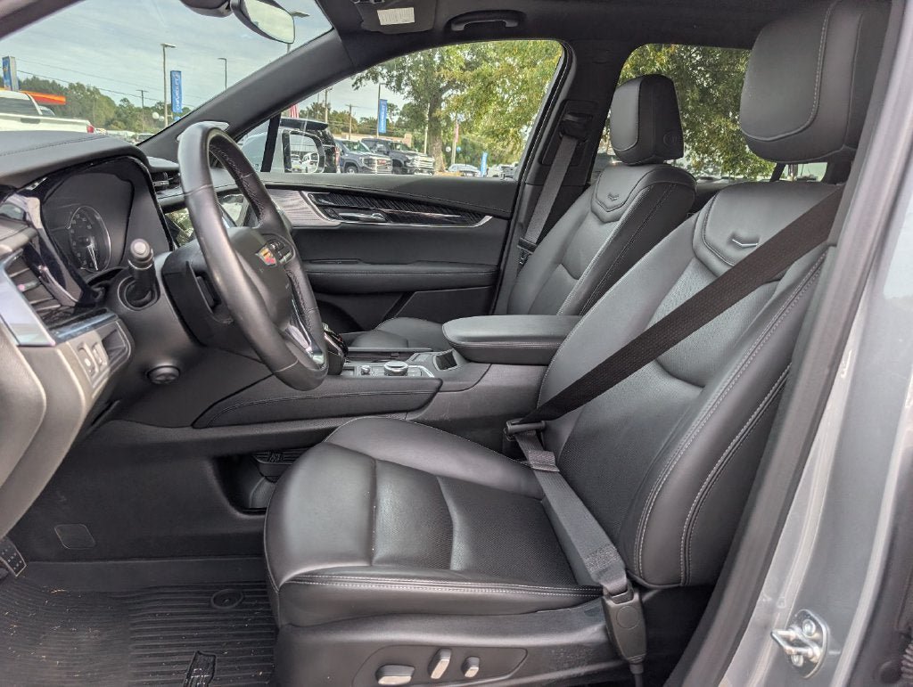 Used 2024 Cadillac XT6 Premium Luxury w/ LPO, Floor Liner Package AWD/4WD image 14