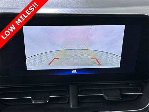 Used 2025 Chevrolet Trax RS w/ Sunroof Package image 15