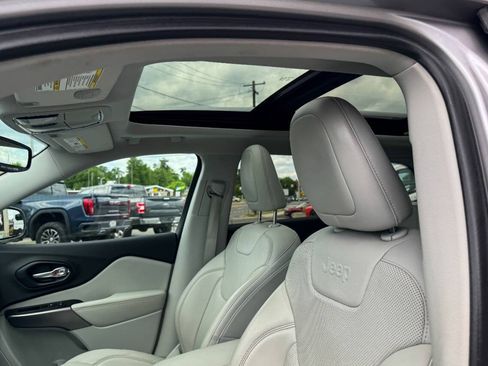 Used 2019 Jeep Cherokee Limited AWD/4WD image 23