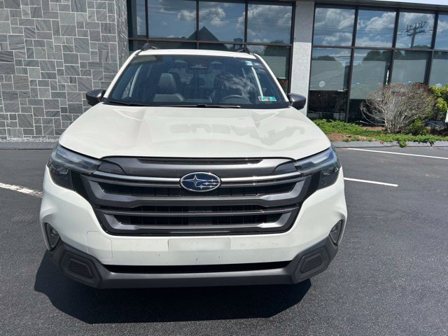Used 2025 Subaru Forester Limited AWD/4WD image 3
