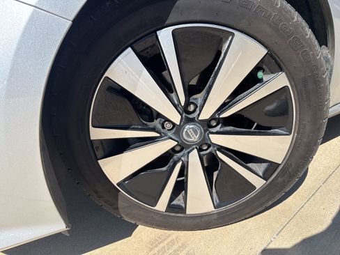 Used 2019 Nissan Altima 2.5 SL FWD image 18