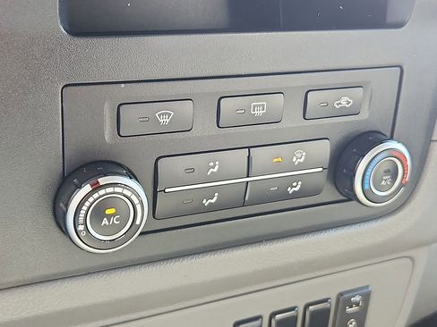 Used 2020 Nissan NV 3500 SV w/ Navigation Package image 16