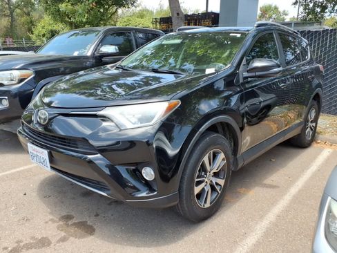Used 2017 Toyota RAV4 XLE FWD image 1