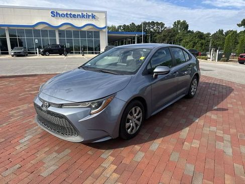 Used 2022 Toyota Corolla LE FWD image 1