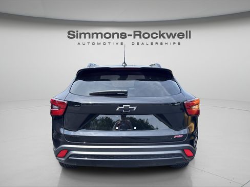 Used 2024 Chevrolet Trax RS w/ Driver Confidence Package FWD image 4