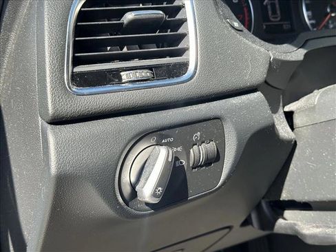 Used 2018 Audi Q3 2.0T Premium w/ Convenience Package image 22