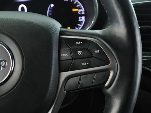 Certified 2022 Jeep Grand Cherokee Laredo X image 11