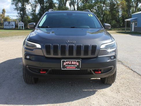 Used 2019 Jeep Cherokee Trailhawk w/ Comfort/Convenience Group AWD/4WD image 3