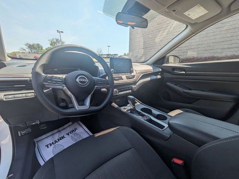 Used 2025 Nissan Altima 2.5 SV FWD image 14