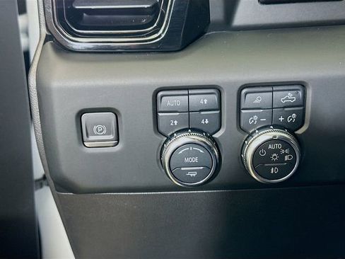 Used 2022 GMC Sierra 1500 AT4 w/ AT4 Premium Package image 11