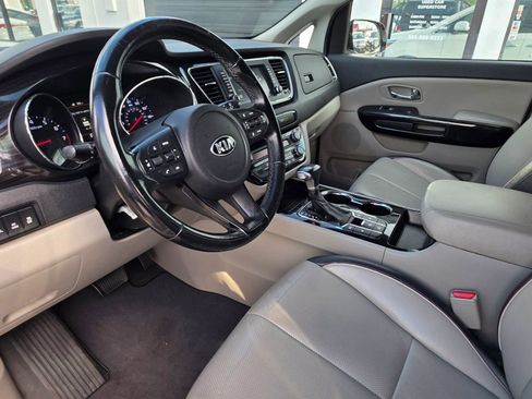 Used 2019 Kia Sedona EX w/ EX Premium Package FWD image 12