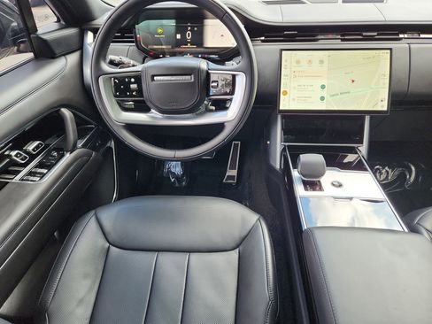Used 2025 Land Rover Range Rover SE image 4