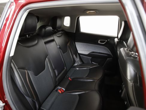 Used 2022 Jeep Compass Latitude image 10