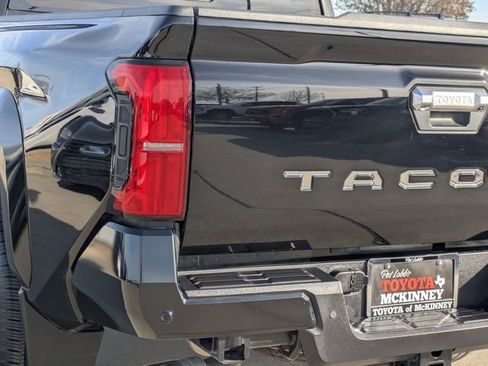 Used 2025 Toyota Tacoma Limited image 8
