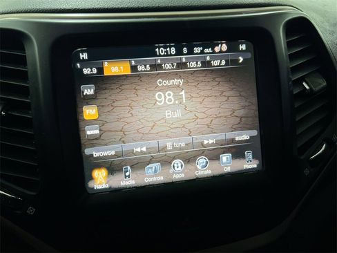 Used 2016 Jeep Cherokee Limited image 13