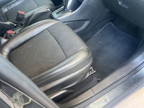 Used 2020 Chevrolet Trax LT w/ LT Convenience Package image 21