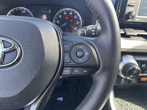 Used 2021 Toyota RAV4 XLE image 20