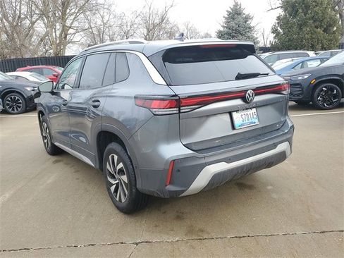 Used 2025 Volkswagen Tiguan S image 3