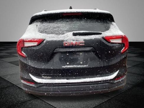 Used 2022 GMC Terrain SLT w/ Elevation Edition image 9