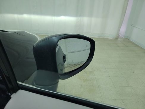 Used 2023 Chrysler Pacifica Touring-L image 11