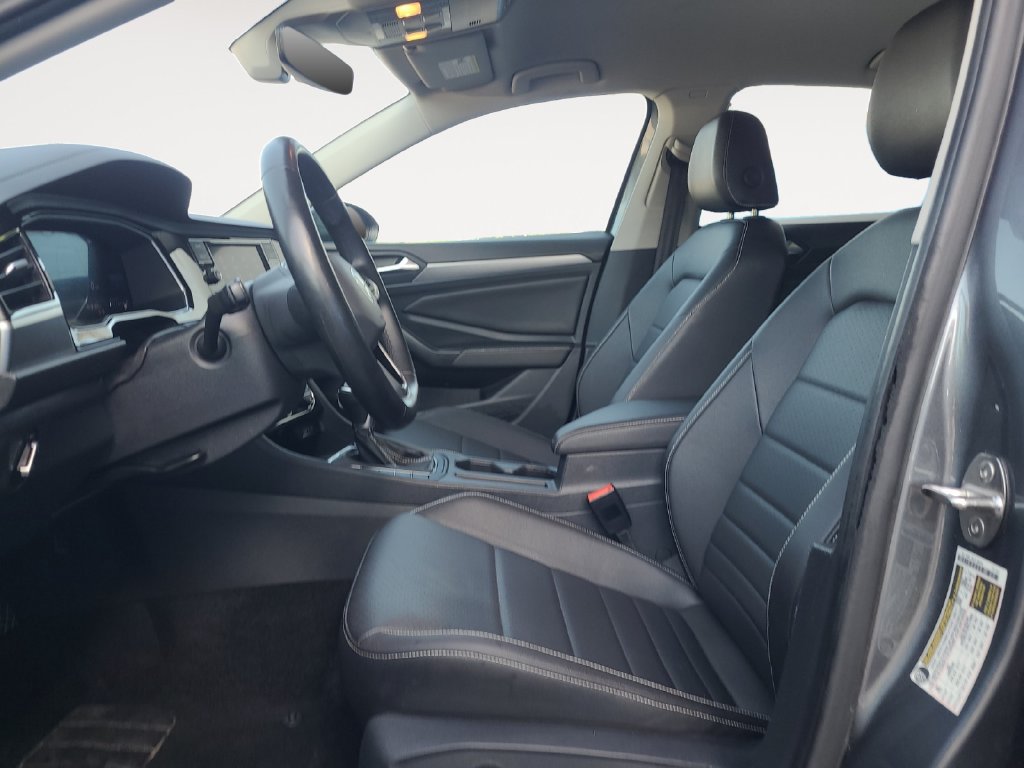 Used 2024 Volkswagen Jetta SE FWD image 9