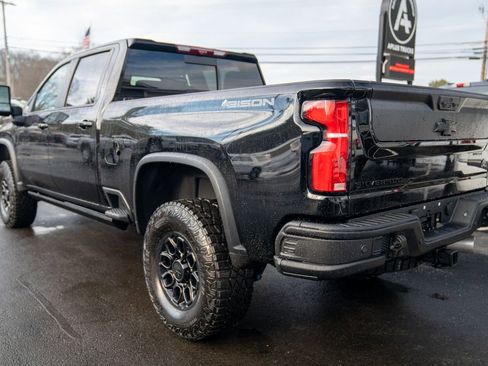 Used 2025 Chevrolet Silverado 2500 ZR2 w/ ZR2 Bison Edition image 4