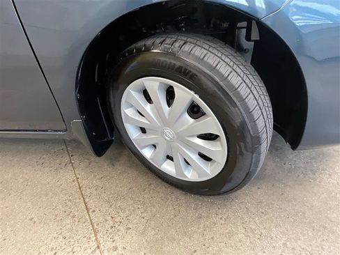 Used 2017 Nissan Versa S FWD image 19