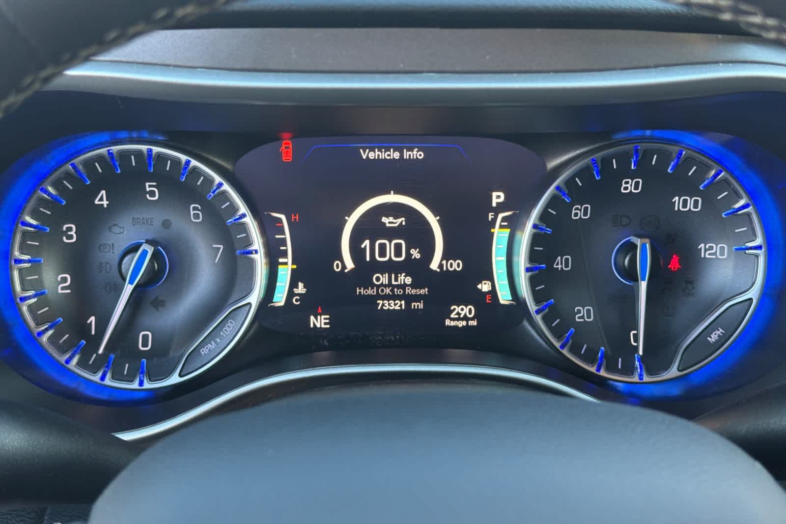 Used 2024 Chrysler Pacifica Touring-L FWD image 28