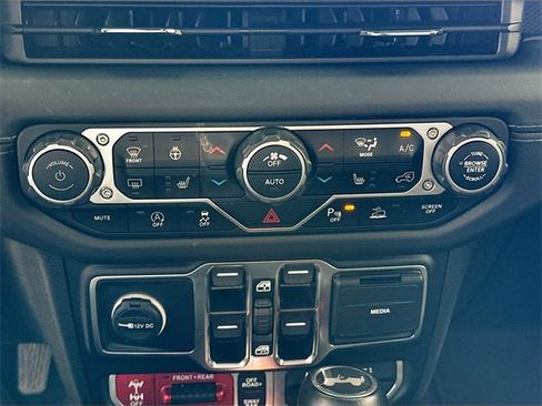 Used 2024 Jeep Wrangler Unlimited Rubicon image 16