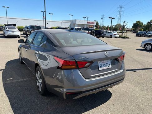 Used 2025 Nissan Altima 2.5 S FWD image 4