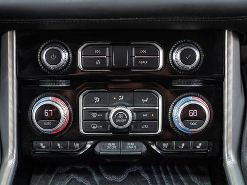 Used 2021 GMC Yukon XL Denali w/ Denali Premium Package AWD/4WD image 39