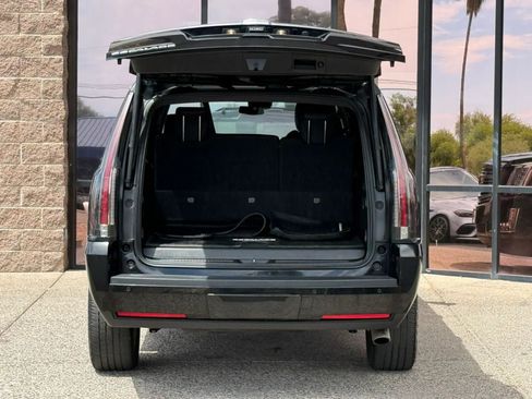 Used 2018 Cadillac Escalade ESV Platinum AWD/4WD image 30