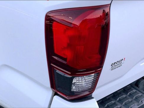 Used 2019 Toyota Tacoma TRD Off-Road w/ Technology Package AWD/4WD image 27