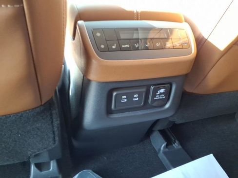 New 2026 Nissan Pathfinder Platinum image 27