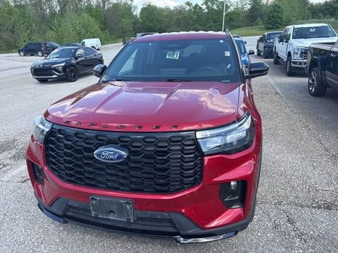 Used 2025 Ford Explorer ST-Line w/ ST-Line Street Pack AWD/4WD image 2