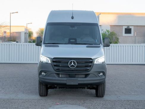 Used 2025 Mercedes-Benz Sprinter 2500 image 2