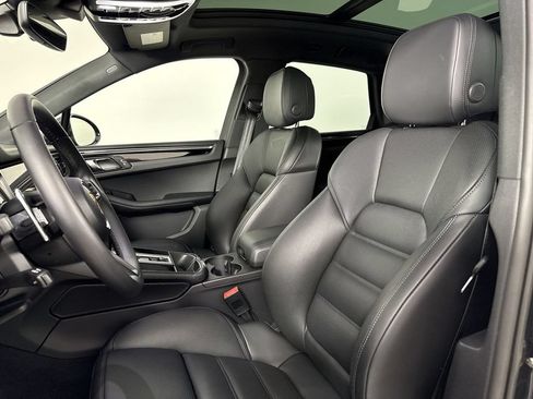 Certified 2026 Porsche Macan AWD/4WD image 5