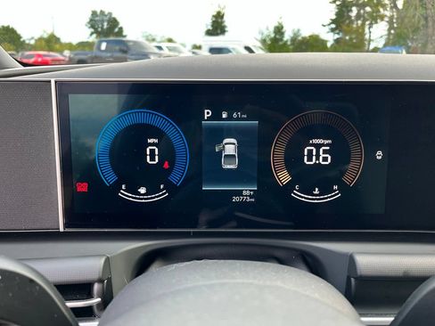 Used 2025 Hyundai Santa Cruz SEL AWD/4WD image 16