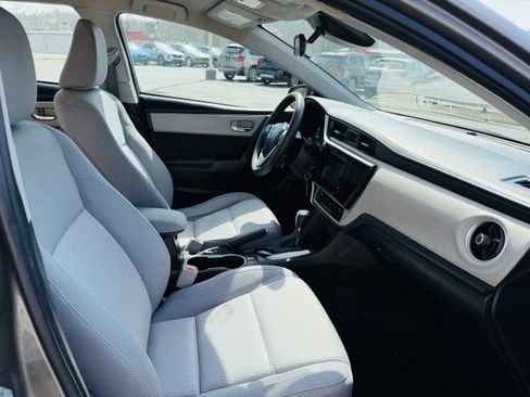 Used 2018 Toyota Corolla LE image 16