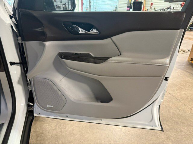 Used 2017 GMC Acadia SLT AWD/4WD image 8