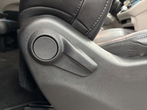 Used 2023 Chrysler Pacifica Touring-L image 53