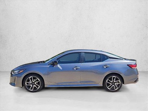 Used 2025 Nissan Sentra SR FWD image 9