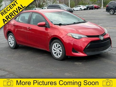 Used 2018 Toyota Corolla LE image 1
