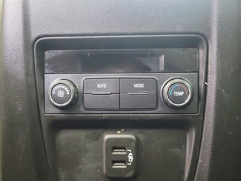 Used 2020 Buick Enclave Essence image 32