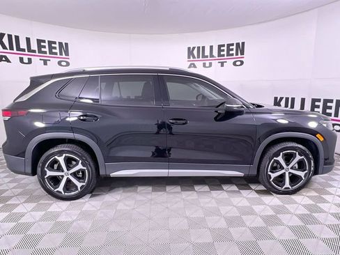 New 2025 Volkswagen Tiguan SE image 8